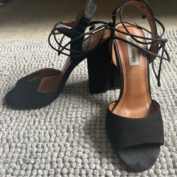 Steve Madden Shoes - Steve Madden black Serrina heels